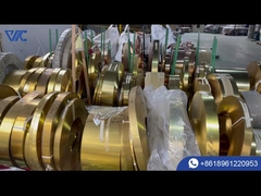 โกดังเข็มขัดทองแดง แสดงผลิตภัณฑ์เสร็จ ชิมความหรูหราและความแข็งแรงของทองคํา